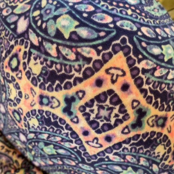 Victoria’s Secret 34dd lightly lined plunge wireless bra - Picture 3 of 4